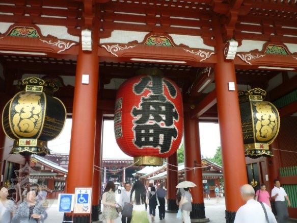 A close-up of the lantern, with 小舟町 written on it