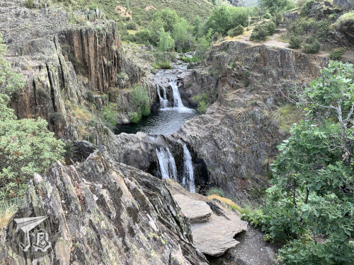 Both waterfalls from the right bank