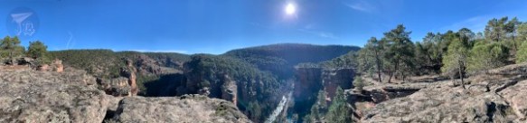 A panoramic view of a rabine, with the river at the bottom.