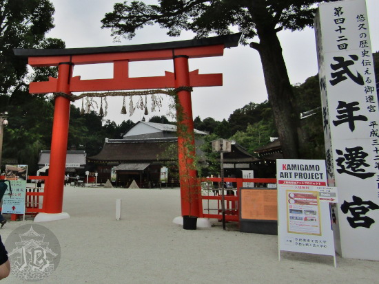 A vermilion torii gate