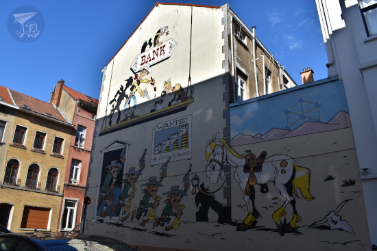 Lucky Luke mural. The Daltons have robbed a bank and Luke prepares to arrest them (again)