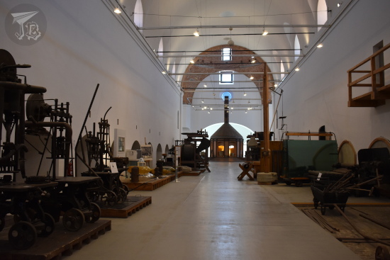 Glass museum: diferent machines used to process glass in the 20th century, and a reproduction of the original glass furnace