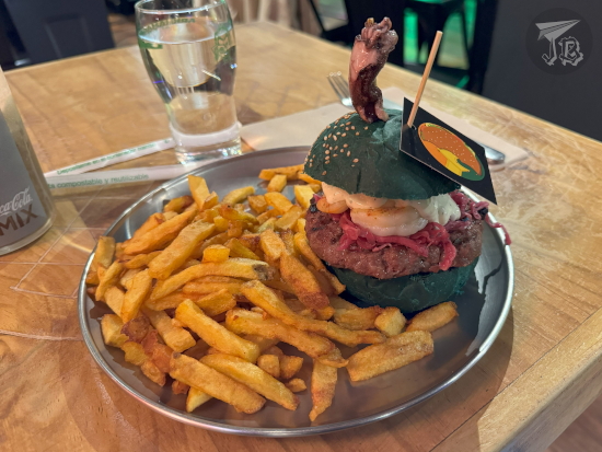 Comic Planet Aquaman Burger