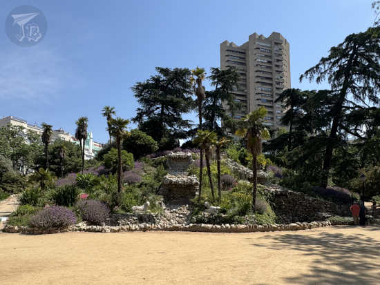 Montaña de Los Gatos in Retiro Park, artificial mound covered in flower