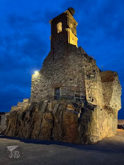 Almadén Castle - a derelict tower in brick, with a stork nest on top