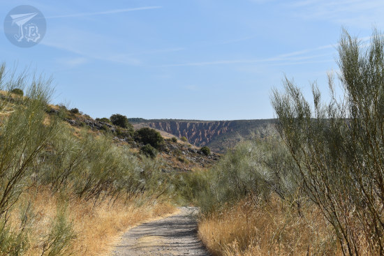 The Lozoya valley hiking track with the gullies in the background.