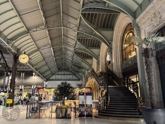 Inner platform of Gare de Lyon station.