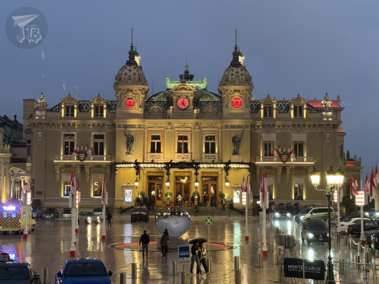 Casino de Montecarlo in the evening while it rains.