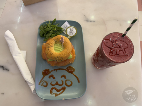 Bagel and smoothie from Kawaii Café.