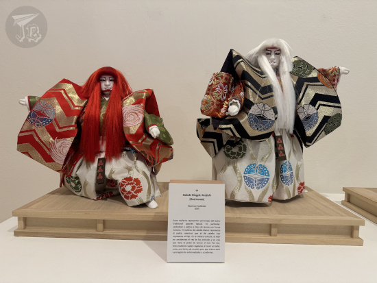 Dolls depicting the Renjishi (Two Lions) a kabuki dance with two men wearing long wigs, one white and one red, and bulky kimono.