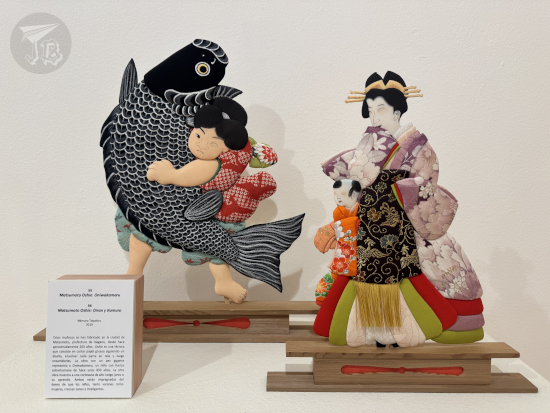 Japanese dolls depicting the chold Oniwakamaru catching a fish, and an oiran (courtesan).